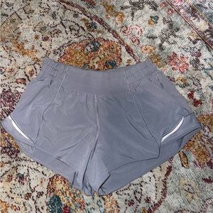 lulu lemon hotty hot low rise lined shorts 2.5
